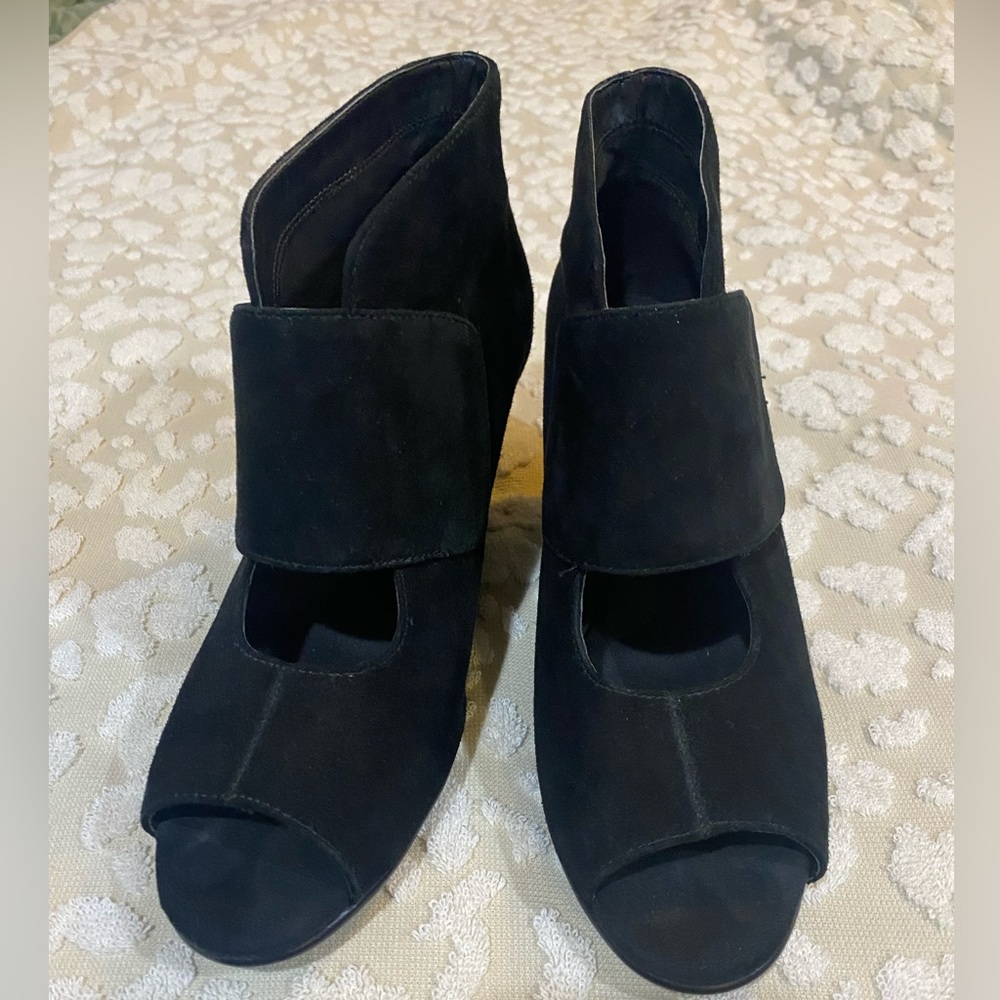 AEROSOLES - Heelrest peep toe wedge size 8.5. LIKE NEW!!